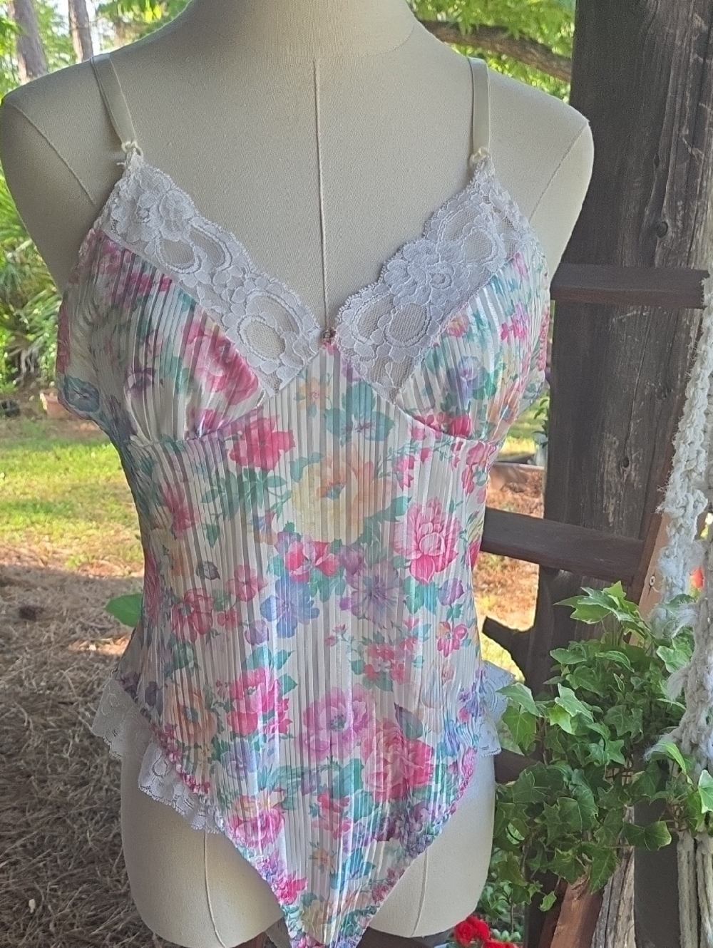 Ashley Taylor Vintage White Floral Print Teddy Size Medium